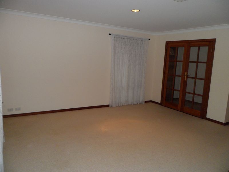 10 Witney Place, Leeming WA 6149