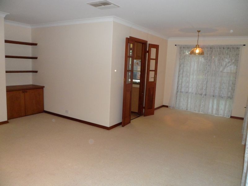 10 Witney Place, Leeming WA 6149