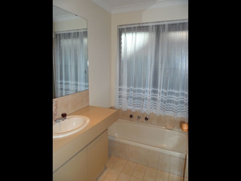 10 Witney Place, Leeming WA 6149