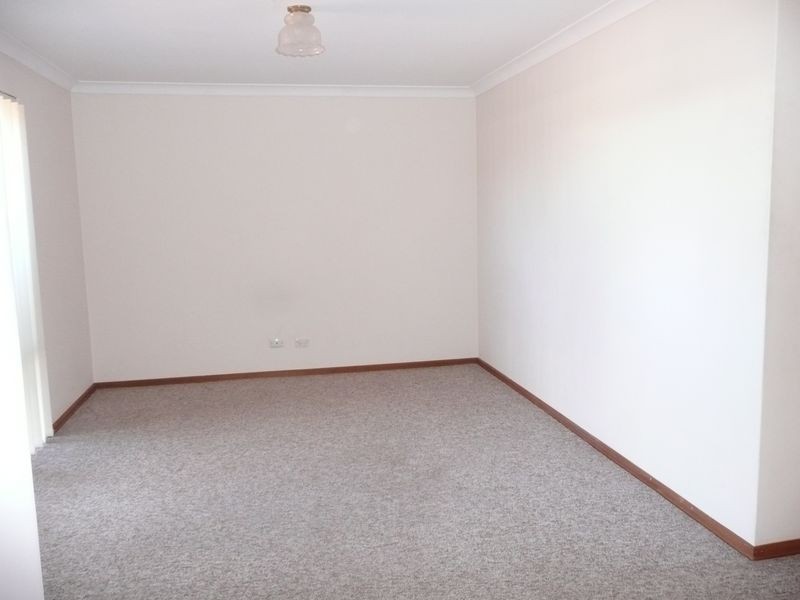 8/9-11 Mallard Way, Cannington WA 6107