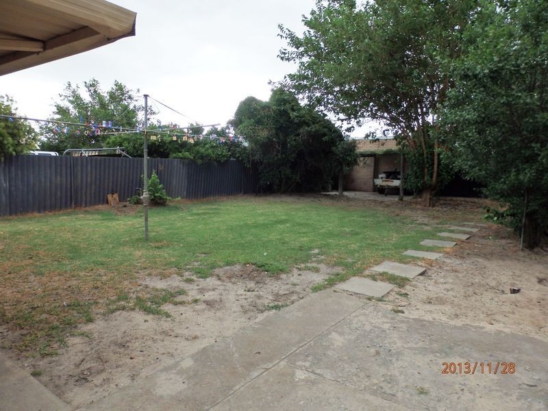 11 Banyard Avenue, Kelmscott WA 6111