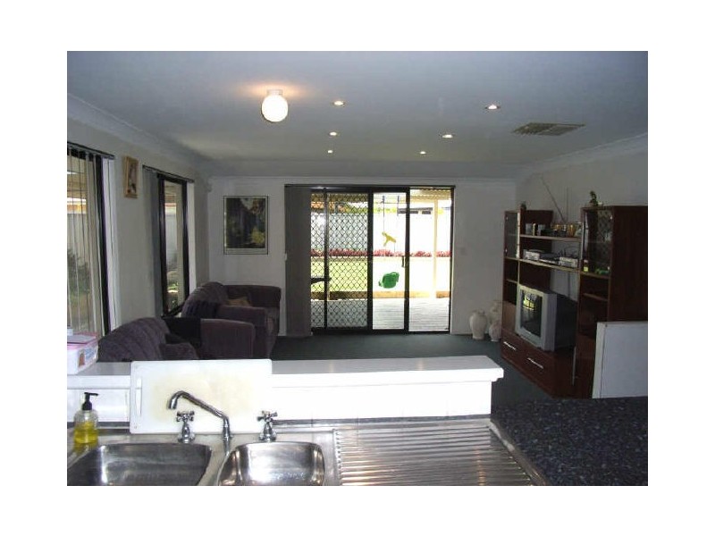 16 Abrolhos Loop, Beckenham WA 6107