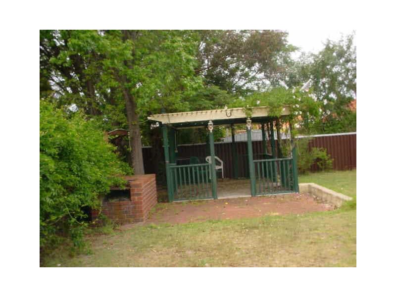 33 Whiteside Street, Cloverdale WA 6105