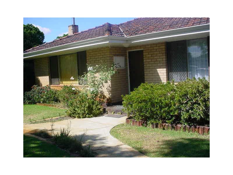 16 Pearl Road, Cloverdale WA 6105