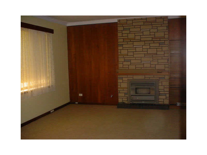 16 Pearl Road, Cloverdale WA 6105