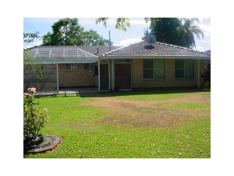 16 Pearl Road, Cloverdale WA 6105