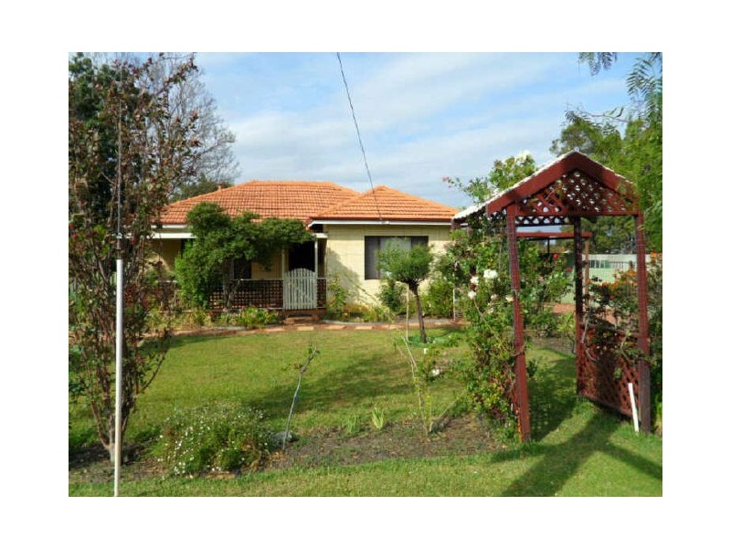 383 Fisher Street, Cloverdale WA 6105