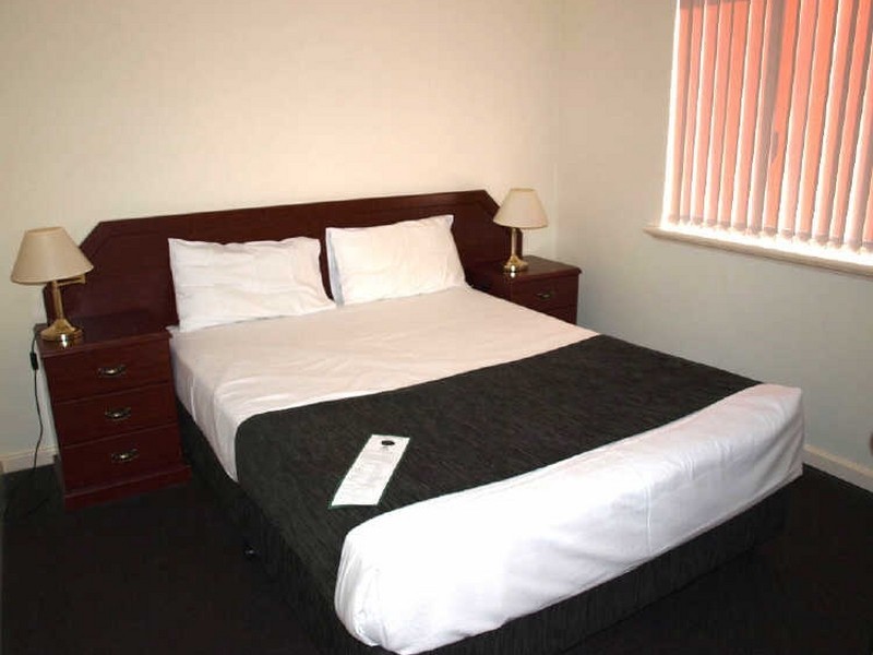 2/12 Kimberley Street, Belmont WA 6104