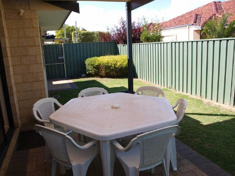 2/12 Kimberley Street, Belmont WA 6104