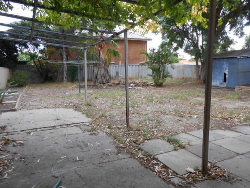 24 Finnan Street, Cloverdale WA 6105