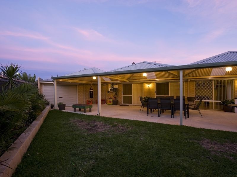 3 Coolbarro Lane, Redcliffe WA 6104