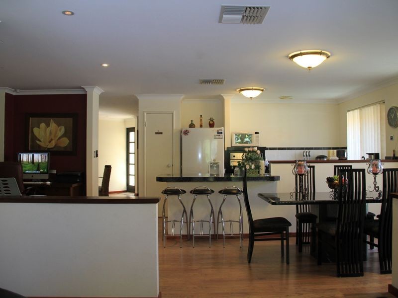 31 Vaucluse Crescent, Ellenbrook WA 6069