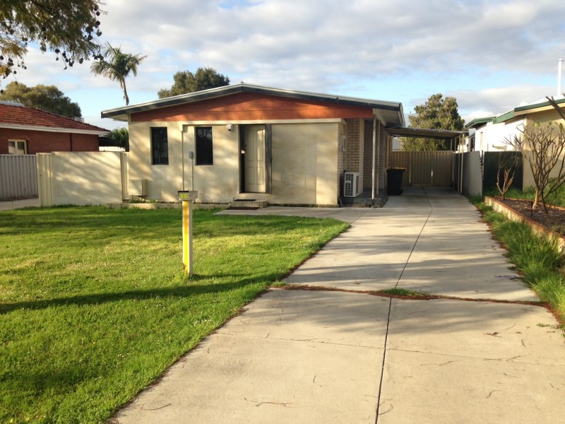 35 Pearl Road, Cloverdale WA 6105