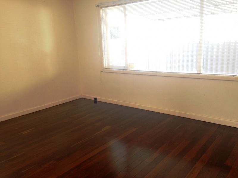 35 Pearl Road, Cloverdale WA 6105