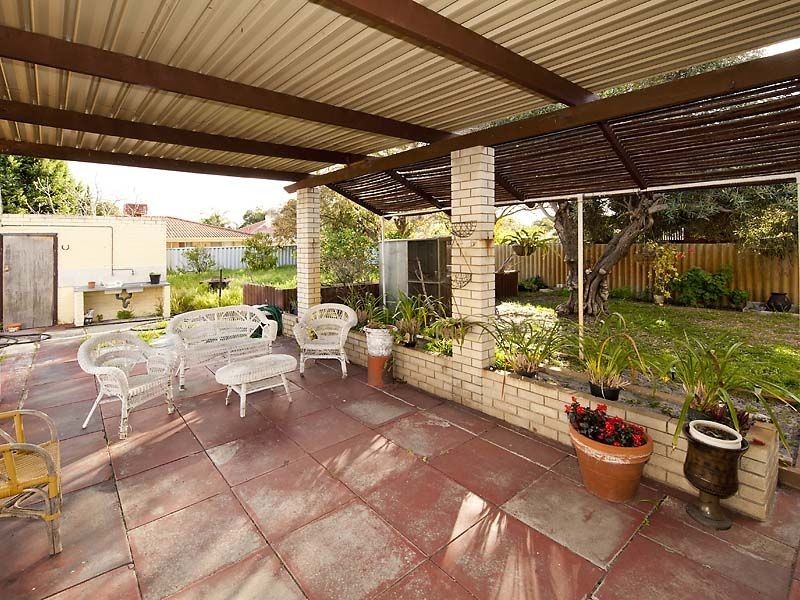 16 Martin Avenue, Rivervale WA 6103