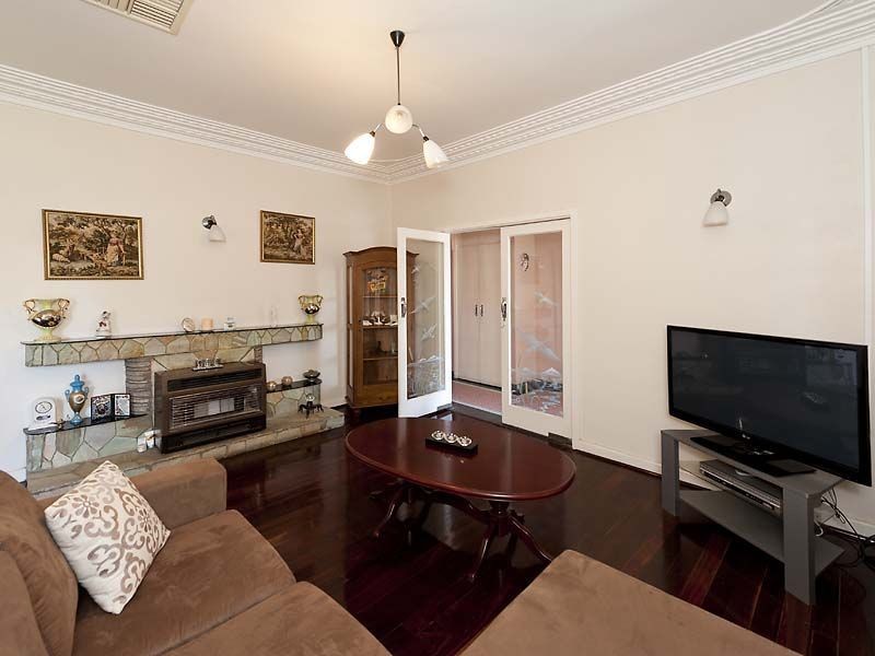 16 Martin Avenue, Rivervale WA 6103