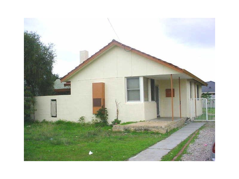 12 Kelly Street, Cloverdale WA 6105