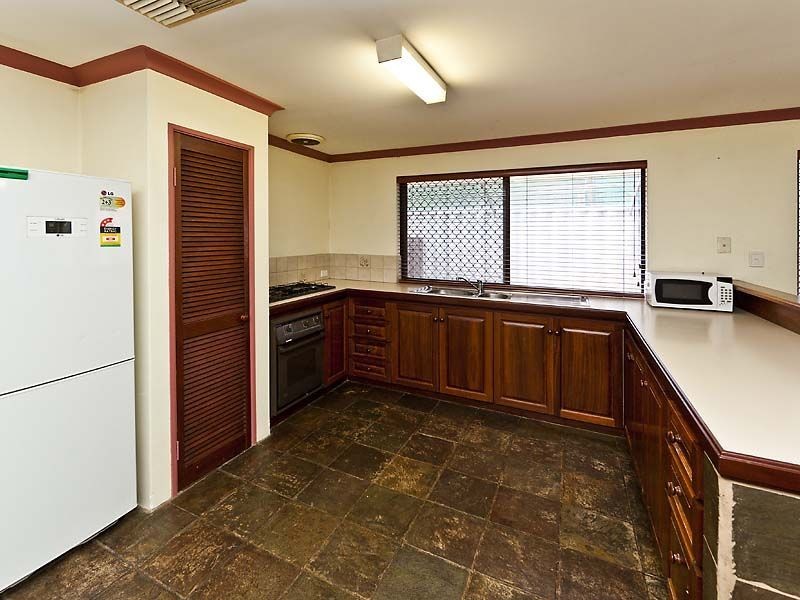 2 Kinghorn Place, Redcliffe WA 6104