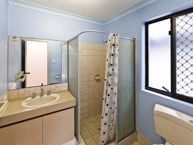 2 Kinghorn Place, Redcliffe WA 6104