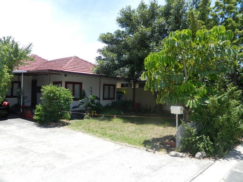 20 Dora Street, Queens Park WA 6107