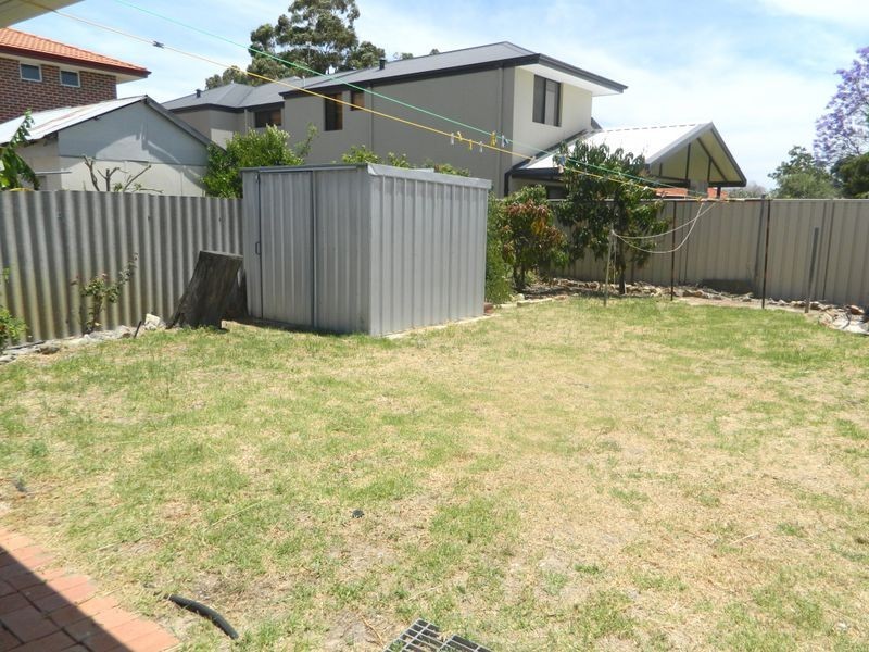20 Dora Street, Queens Park WA 6107