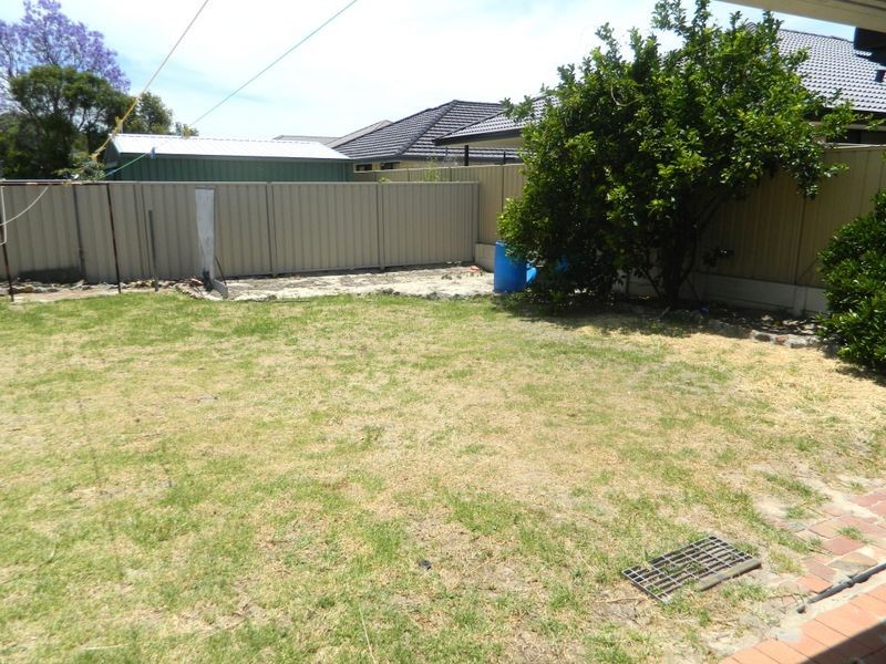 20 Dora Street, Queens Park WA 6107