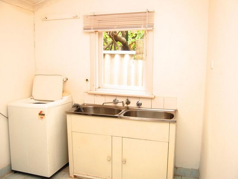 28 Renou Street, Queens Park WA 6107