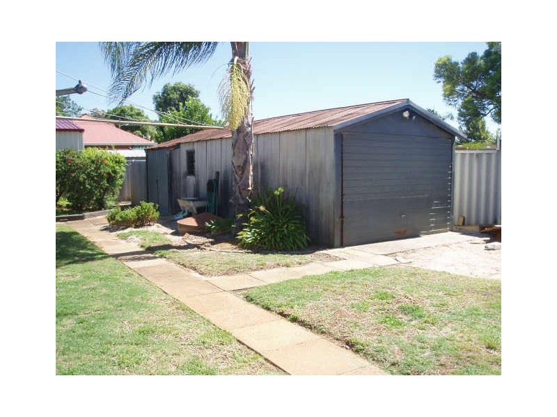 63 Orpington Street, Cloverdale WA 6105