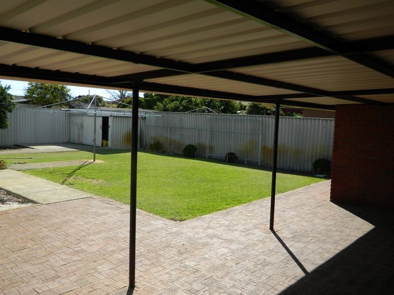 16 Trelion Place, Rivervale WA 6103