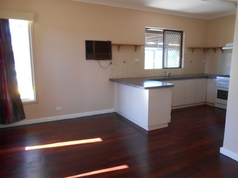 10 Ritchie Way, Cloverdale WA 6105