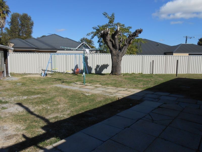 10 Ritchie Way, Cloverdale WA 6105