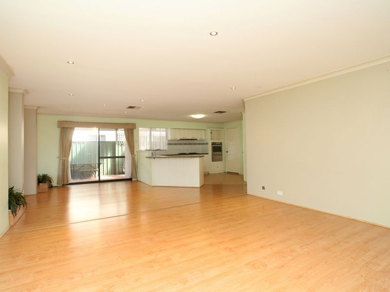7 Excalibur Chase, Wattle Grove WA 6107