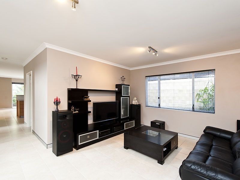 21 Sanderson Street, Embleton WA 6062