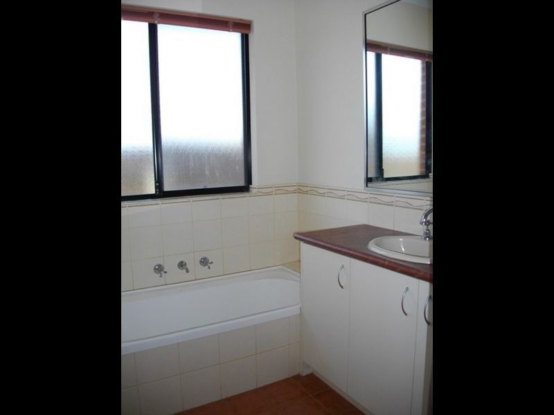 2/131 Armadale Road, Rivervale WA 6103