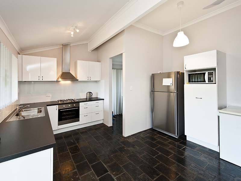 2 Grebe Court, High Wycombe WA 6057