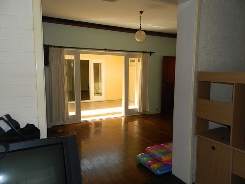 24 Berehaven Avenue, Thornlie WA 6108