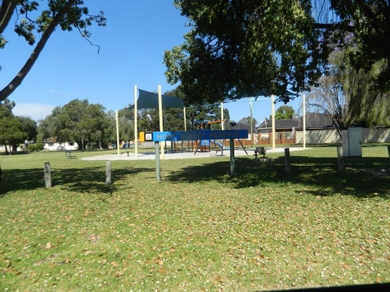 24 Berehaven Avenue, Thornlie WA 6108