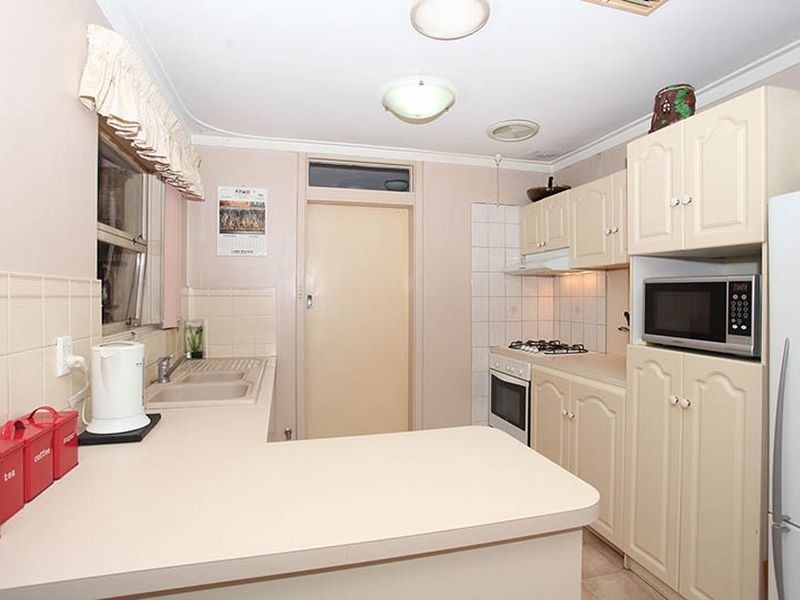 81 Pearl Road, Cloverdale WA 6105