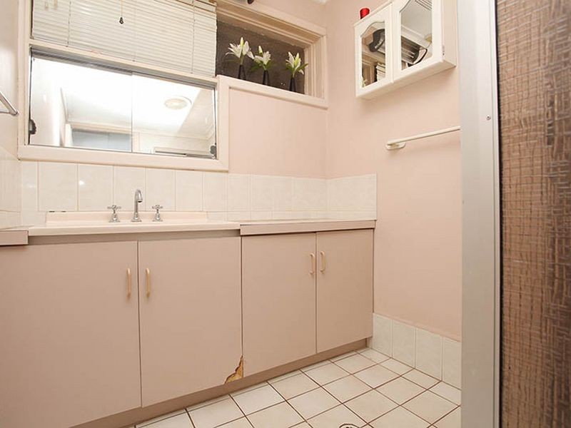 81 Pearl Road, Cloverdale WA 6105