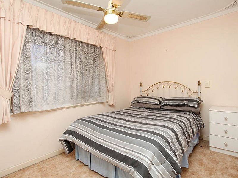 81 Pearl Road, Cloverdale WA 6105