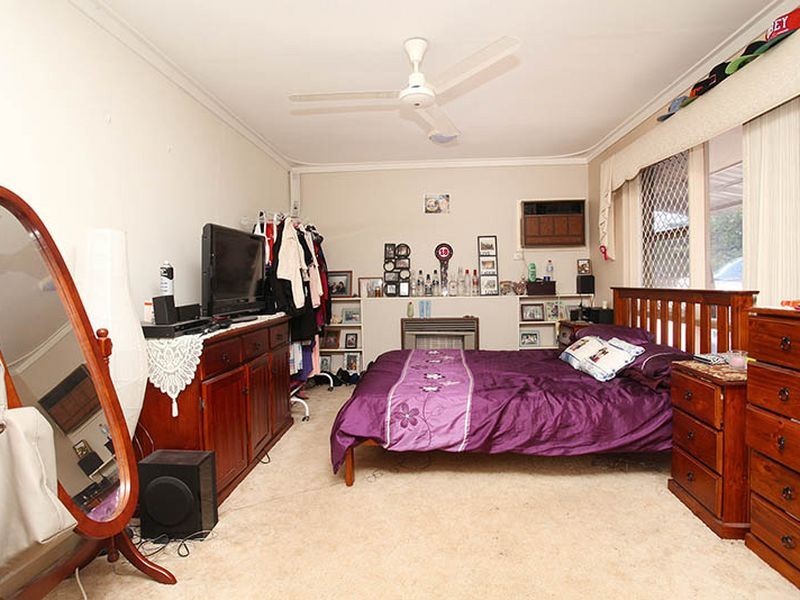 81 Pearl Road, Cloverdale WA 6105