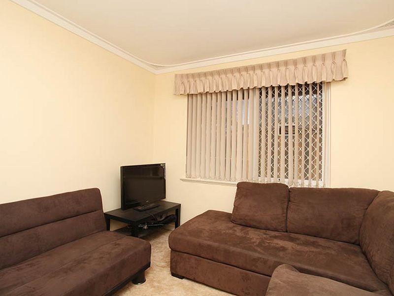 81 Pearl Road, Cloverdale WA 6105