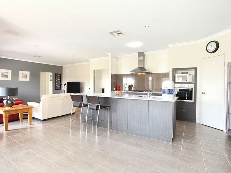 29 Stainsby Turn, Canning Vale WA 6155