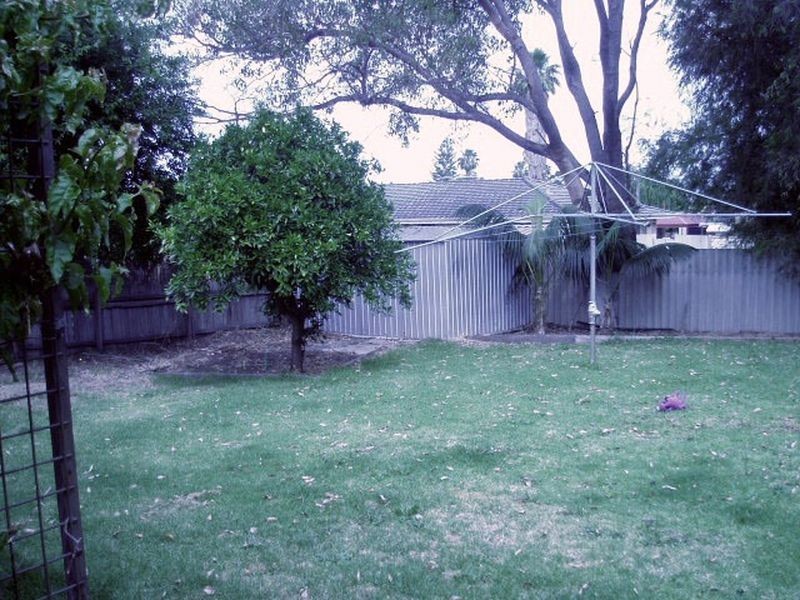 25 Paulett Way, Belmont WA 6104