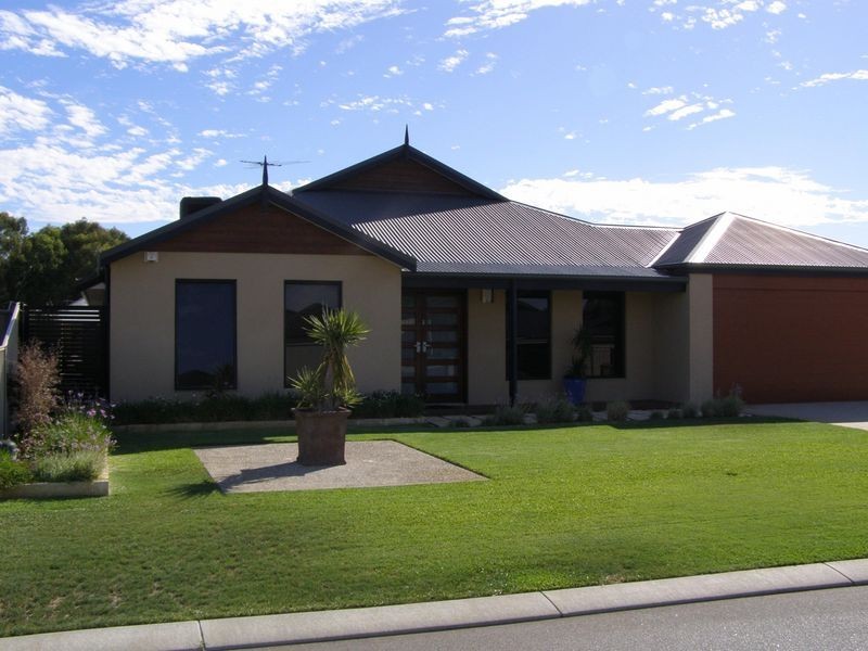 5 Yoondarn Elbow, Wattle Grove WA 6107