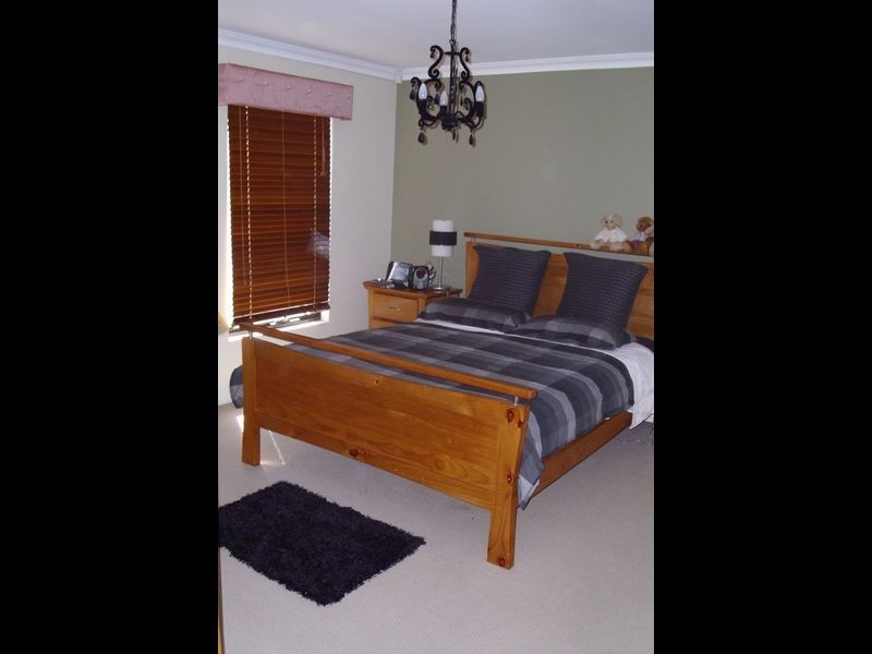 5 Yoondarn Elbow, Wattle Grove WA 6107