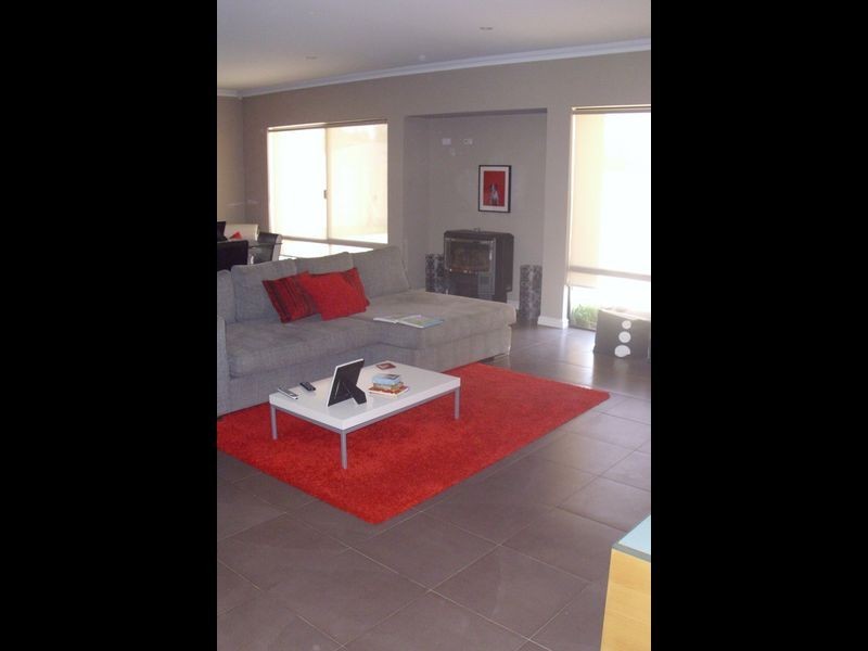 5 Yoondarn Elbow, Wattle Grove WA 6107