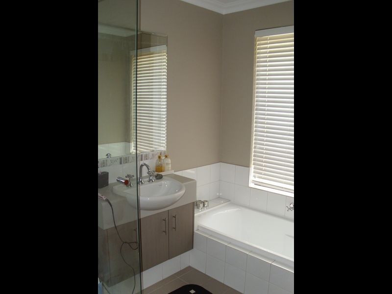 5 Yoondarn Elbow, Wattle Grove WA 6107