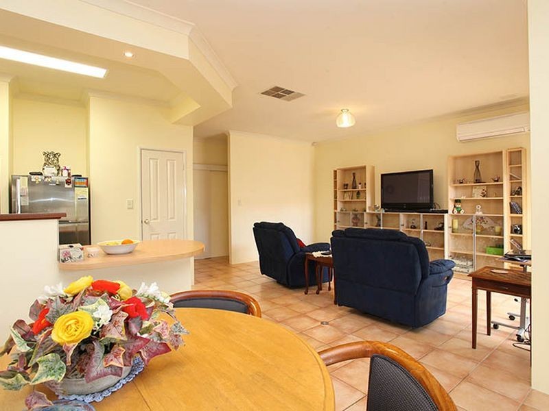 8 Coolbarro Lane, Redcliffe WA 6104