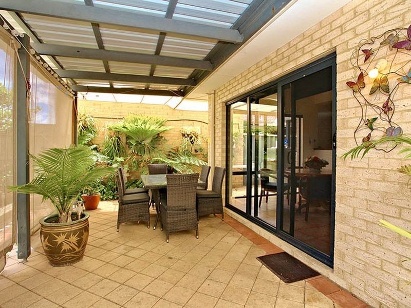 8 Coolbarro Lane, Redcliffe WA 6104
